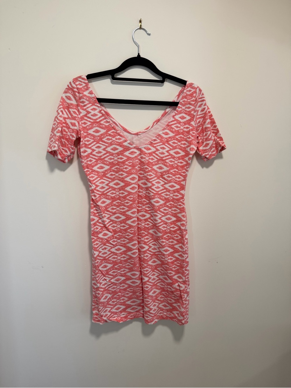 H&M Divided Pink Aztec-Pattern V-Neck Mini Dress - Picture 2 of 2